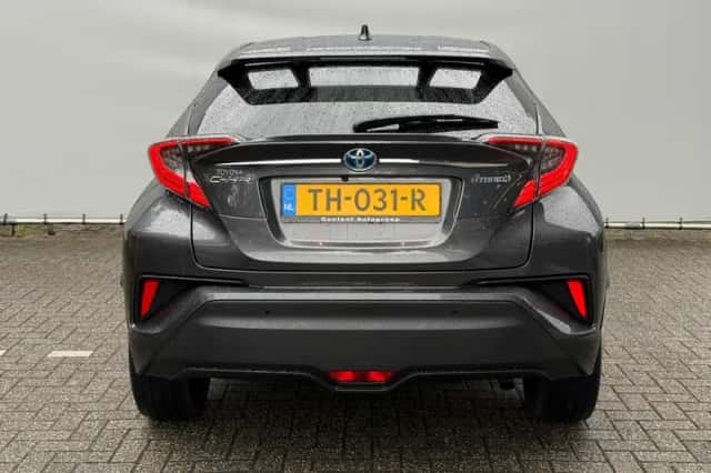 Toyota C-HR (2018) thumbnail 4