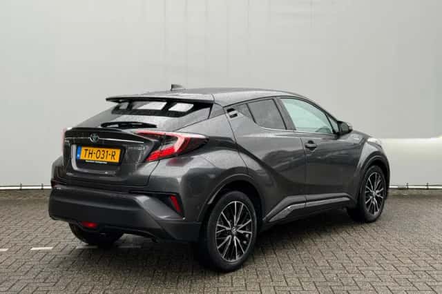 Toyota C-HR (2018) thumbnail 5