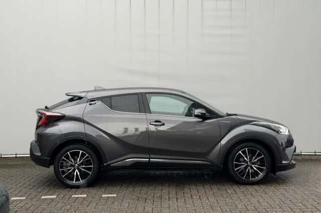 Toyota C-HR (2018) thumbnail 6