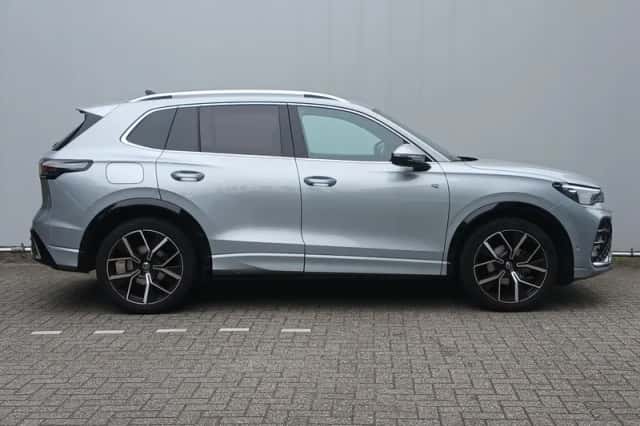 Volkswagen Tiguan (2025) thumbnail 4