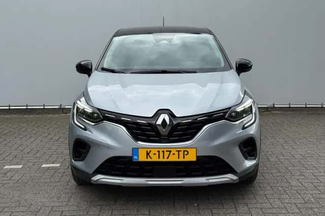Renault Captur (2021) thumbnail 2