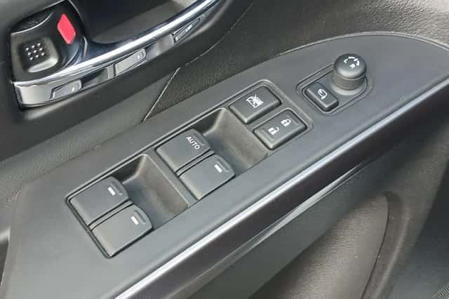 Suzuki S-Cross (2023) thumbnail 3