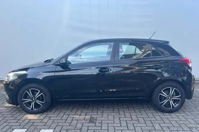 Hyundai i20 (2015) thumbnail 2