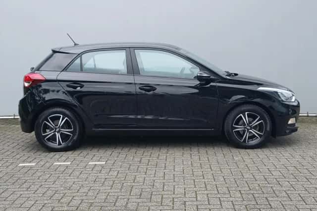 Hyundai i20 (2015) thumbnail 4