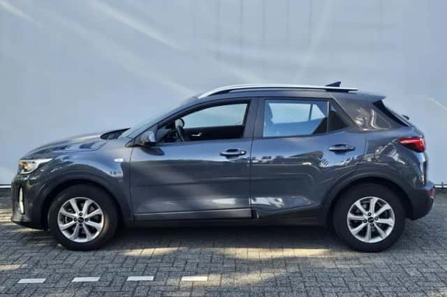 Kia Stonic (2021) thumbnail 2