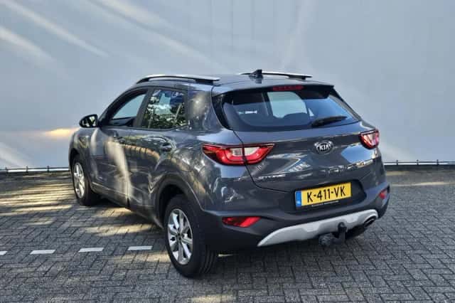Kia Stonic (2021) thumbnail 3