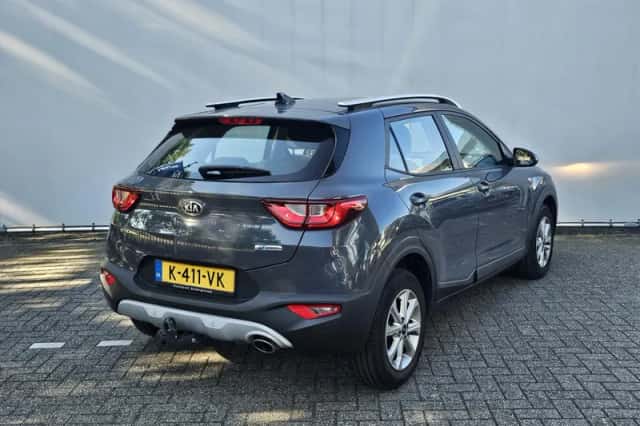Kia Stonic (2021) thumbnail 4