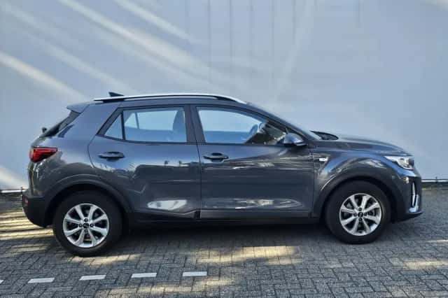 Kia Stonic (2021) thumbnail 5