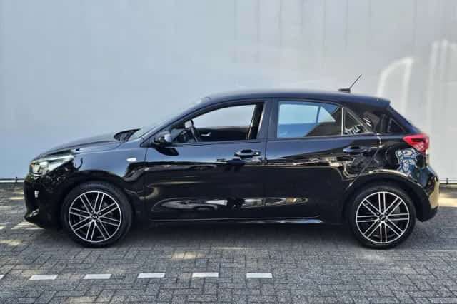 Kia Rio (2017) thumbnail 2