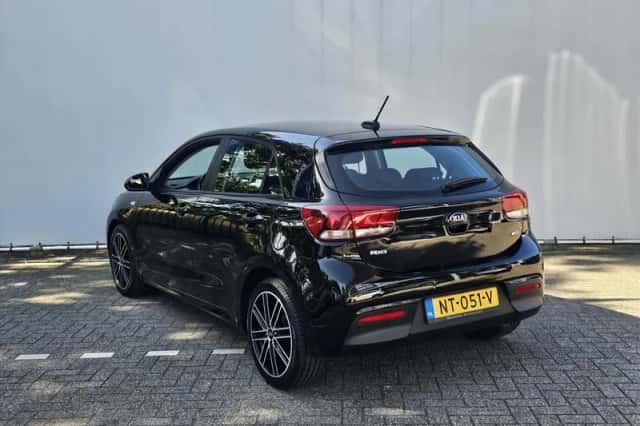 Kia Rio (2017) thumbnail 3