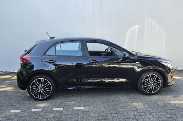 Kia Rio (2017) thumbnail 5