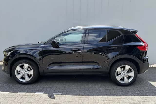 Volvo XC40 (2024) thumbnail 2