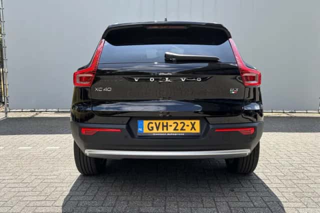Volvo XC40 (2024) thumbnail 4