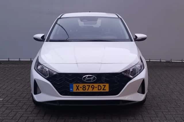 Hyundai i20 (2023) thumbnail 2