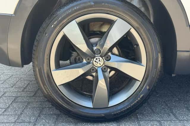 Volkswagen T-Cross (2019) thumbnail 2