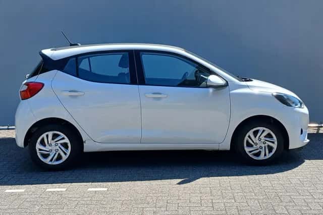 Hyundai i10 (2021) thumbnail 4