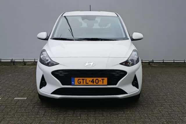 Hyundai i10 (2024) thumbnail 2