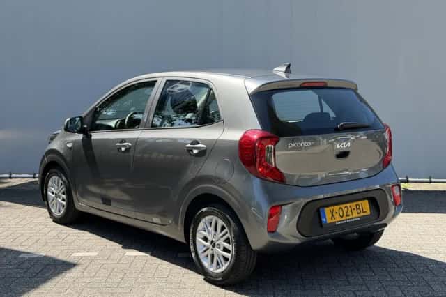 Kia Picanto (2023) thumbnail 3