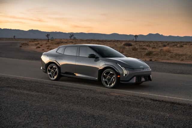 Kia EV4 (2026) thumbnail 1