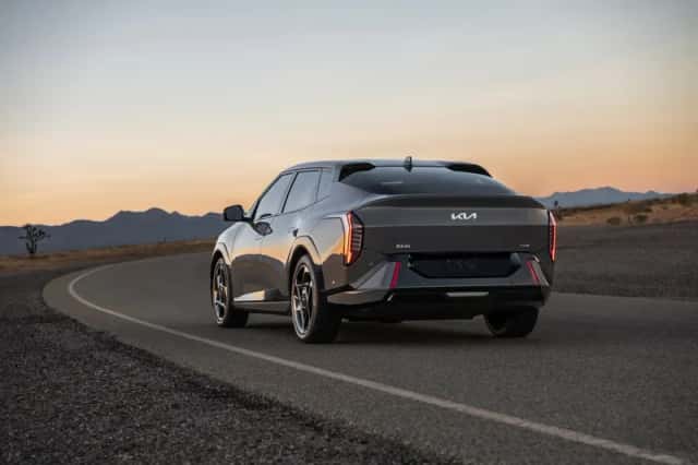 Kia EV4 (2026) thumbnail 3