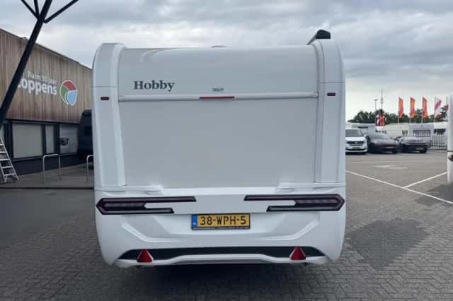 Hobby De Luxe (2025) thumbnail 4