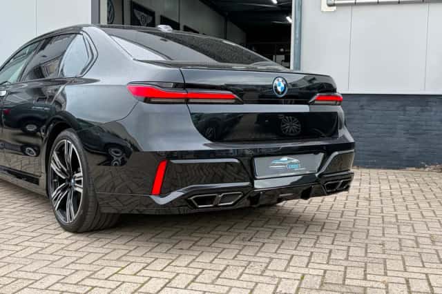 BMW 7-Serie (2023) thumbnail 3