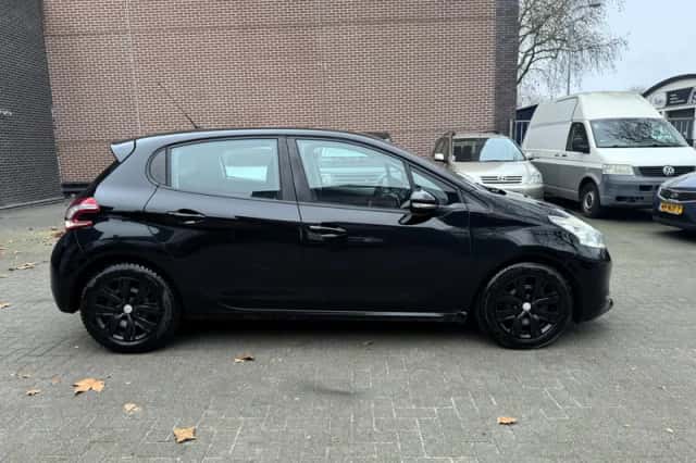 Peugeot 208 (2013) thumbnail 4