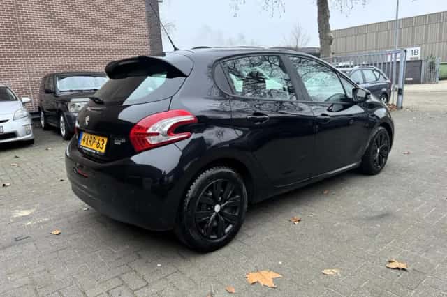 Peugeot 208 (2013) thumbnail 5