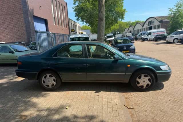 Toyota Camry (1997) thumbnail 4