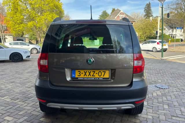 Škoda Yeti (2011) thumbnail 4