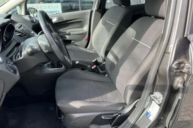 Ford Fiesta (2015) thumbnail 4