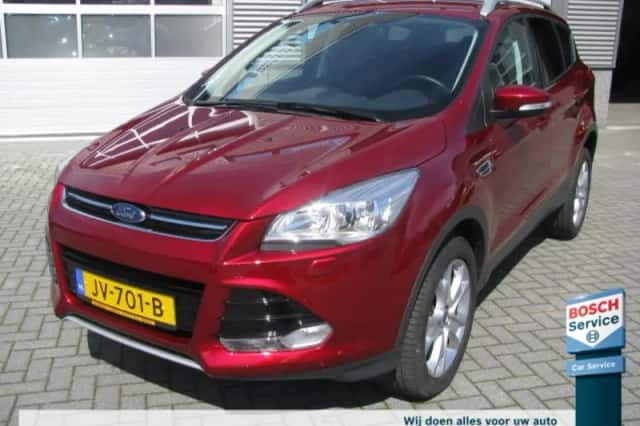 Ford Kuga (2015) thumbnail 2