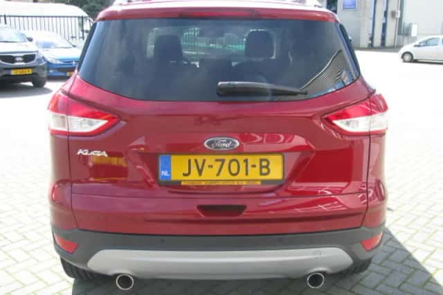 Ford Kuga (2015) thumbnail 5