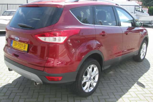 Ford Kuga (2015) thumbnail 6