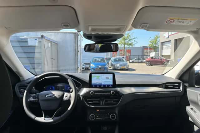 Ford Kuga (2021) thumbnail 3