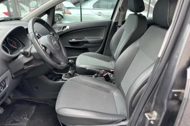 Opel Corsa (2010) thumbnail 3