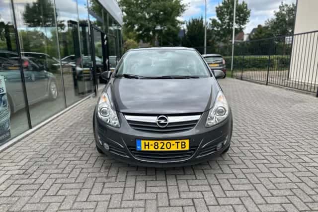 Opel Corsa (2010) thumbnail 5