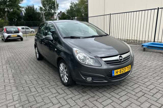 Opel Corsa (2010) thumbnail 6
