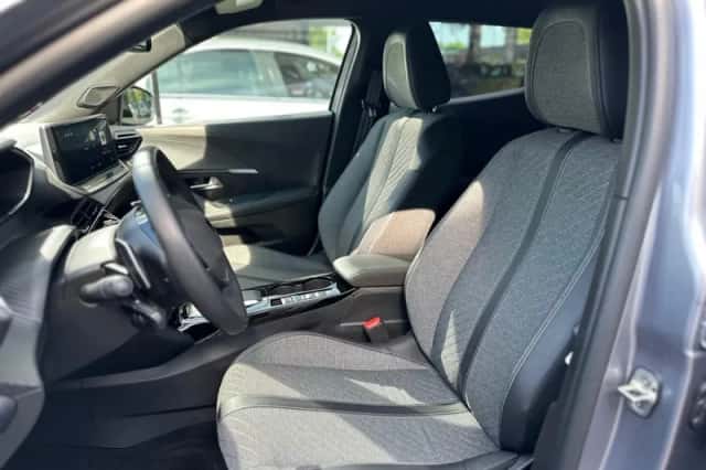 Peugeot 2008 (2024) thumbnail 4