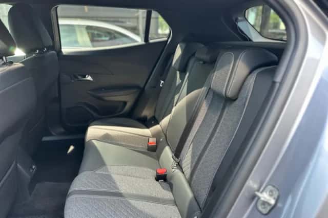 Peugeot 2008 (2024) thumbnail 5
