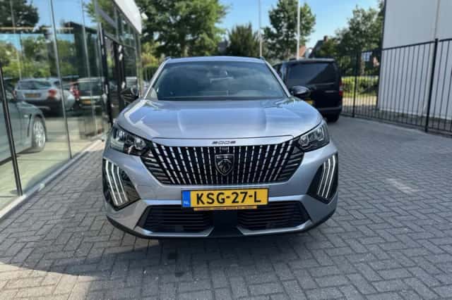 Peugeot 2008 (2024) thumbnail 6