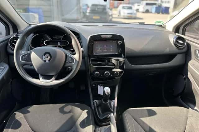 Renault Clio (2018) thumbnail 3