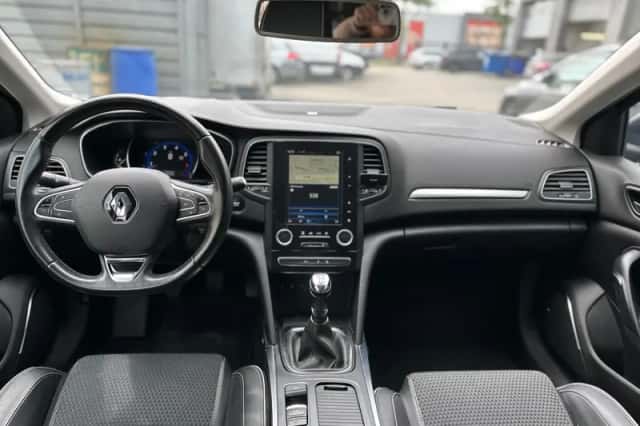 Renault Mégane (2016) thumbnail 3