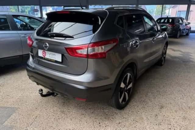 Nissan Qashqai (2015) thumbnail 3