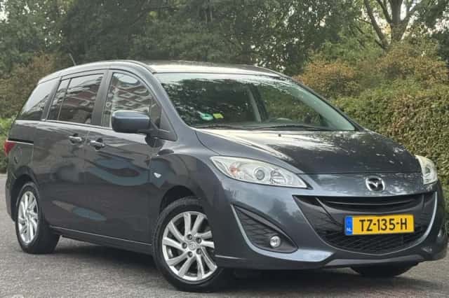 Mazda 5 (2011) thumbnail 2