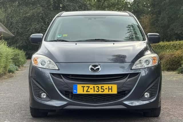 Mazda 5 (2011) thumbnail 3