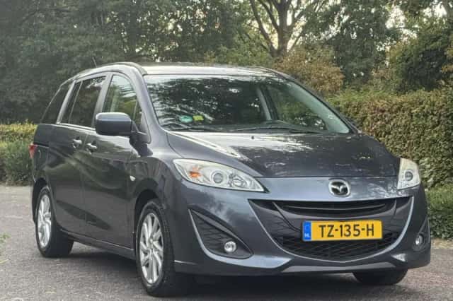 Mazda 5 (2011) thumbnail 4