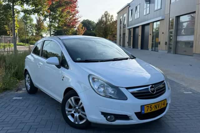 Opel Corsa (2010) thumbnail 1