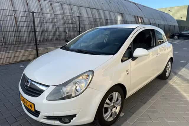 Opel Corsa (2010) thumbnail 3