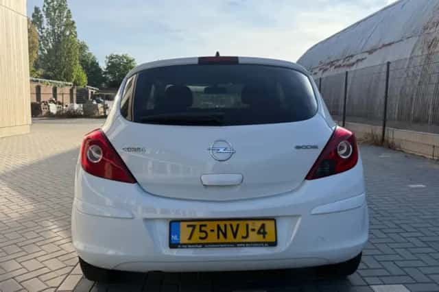 Opel Corsa (2010) thumbnail 6